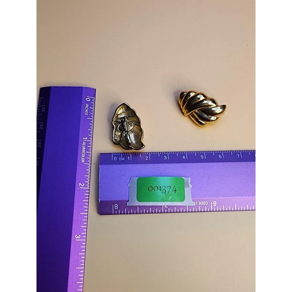 64 Yr Old Signed CROWN TRIFARI Gold Tone Scalloped Clip-On Earrings FREE $HIP!!